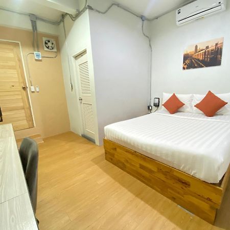 ซับรูมโฮเทล Subroom Hotel 素叻他尼 外观 照片