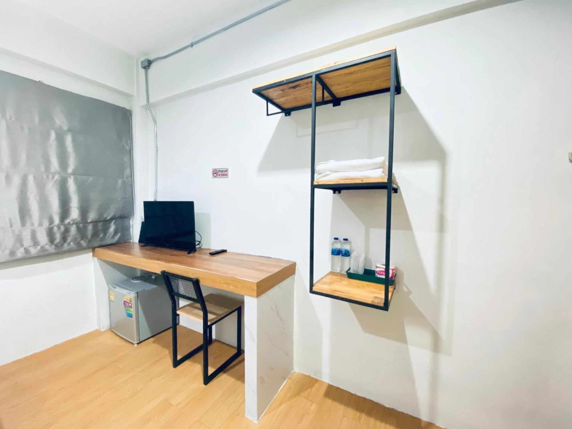 ซับรูมโฮเทล Subroom Hotel 素叻他尼 外观 照片