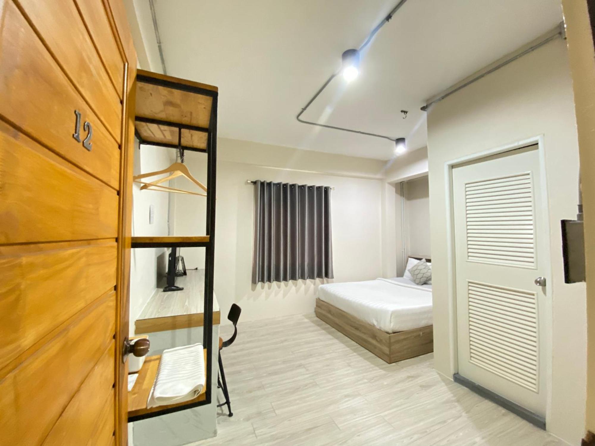 ซับรูมโฮเทล Subroom Hotel 素叻他尼 外观 照片