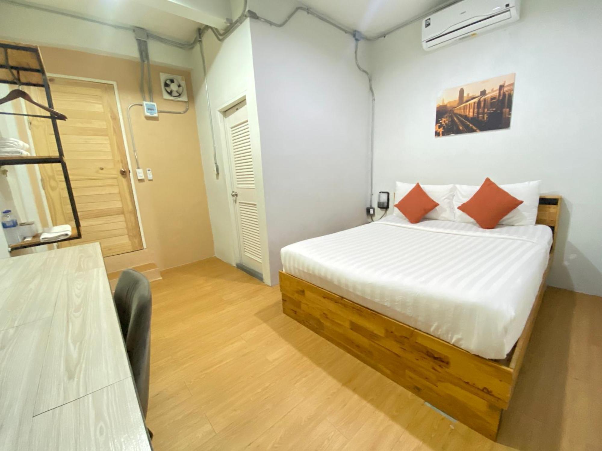 ซับรูมโฮเทล Subroom Hotel 素叻他尼 外观 照片