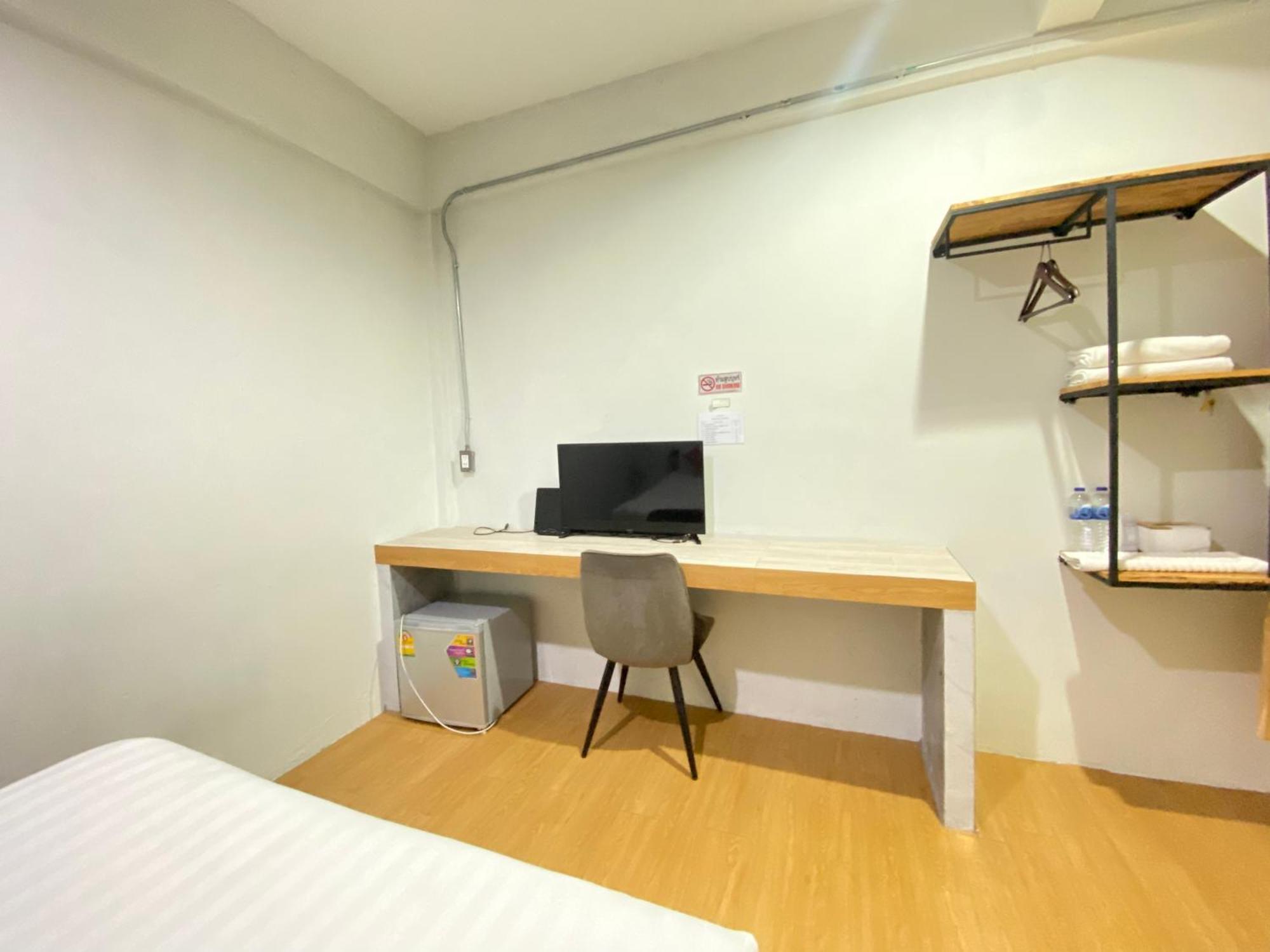 ซับรูมโฮเทล Subroom Hotel 素叻他尼 外观 照片