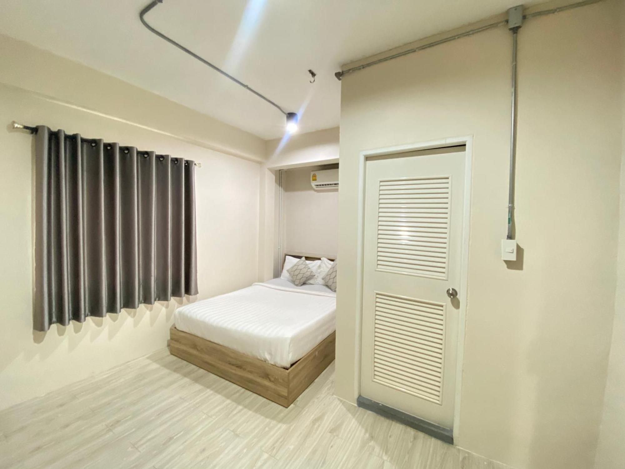 ซับรูมโฮเทล Subroom Hotel 素叻他尼 外观 照片